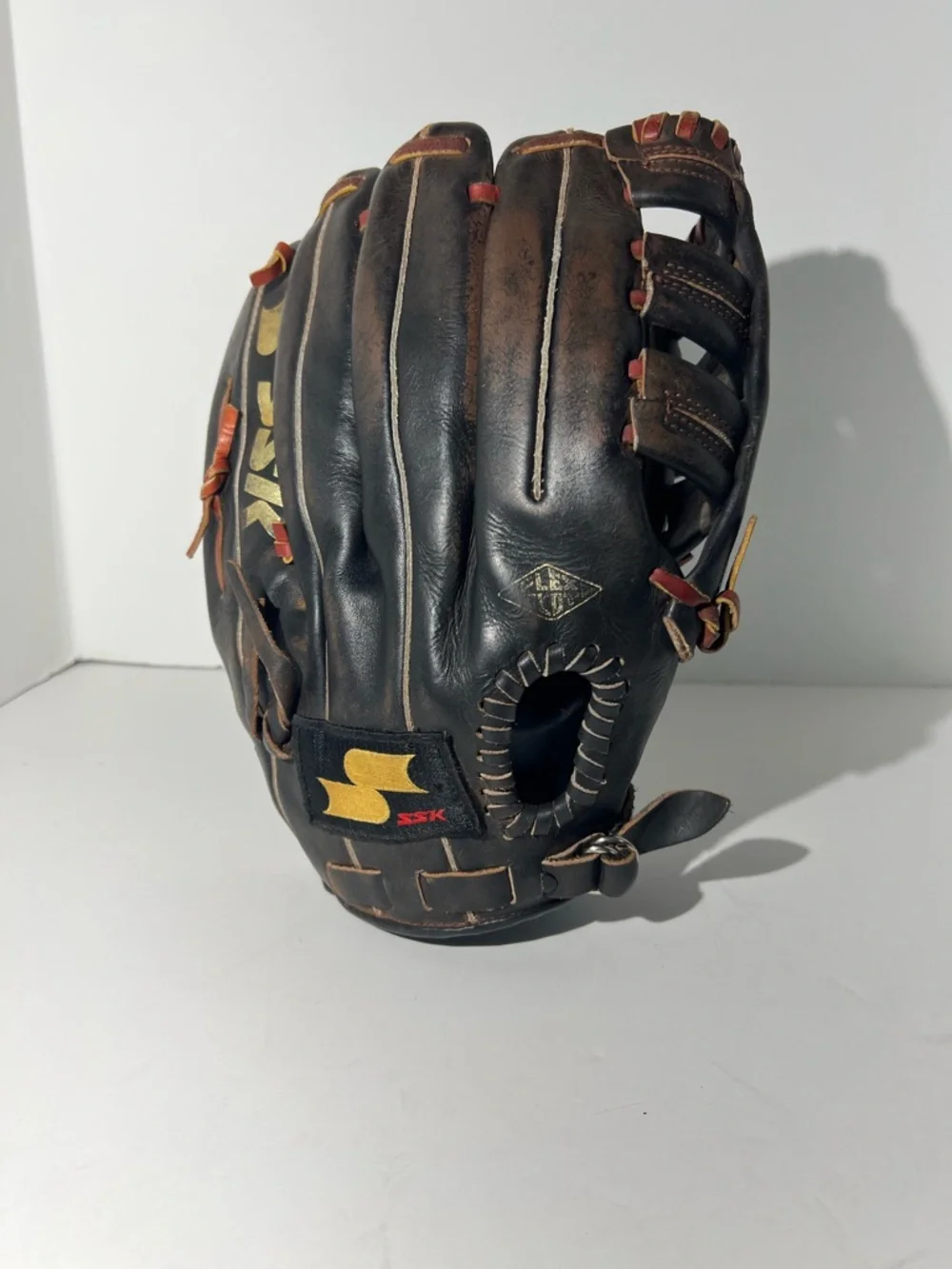 SSK CLP-83 right hand throw glove 12.75” - Picture 9 of 12